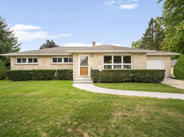 1405 BEVERLY LANE, West Bend, WI 53090