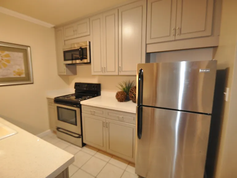 Oak Park Manor — Photo 37