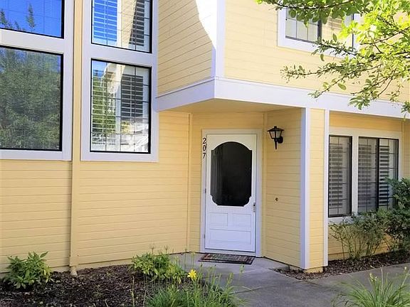 2nd image of 207 Devonwood