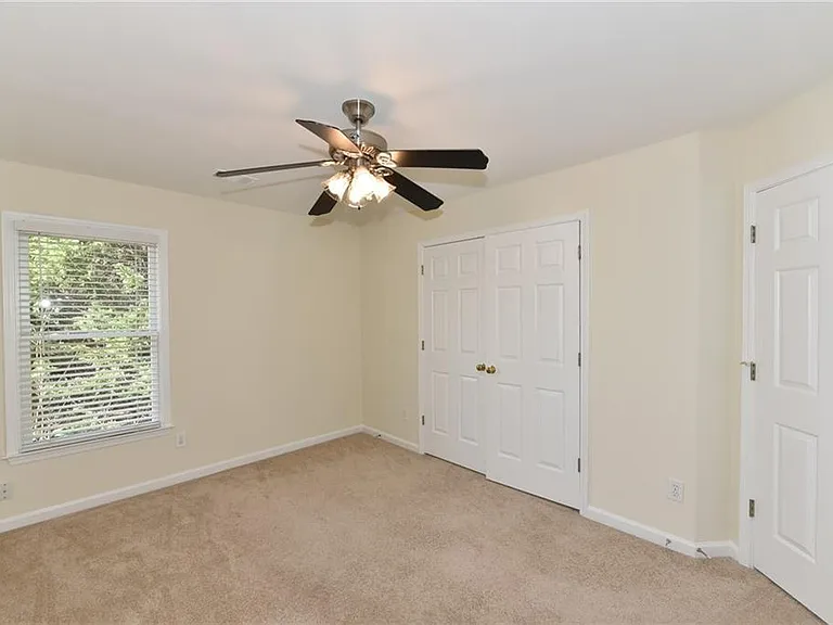 2515 Spring Grove Ct — Photo 18