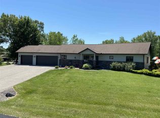 E9415 Bay Hill Ct, Wisconsin Dells, WI 53965