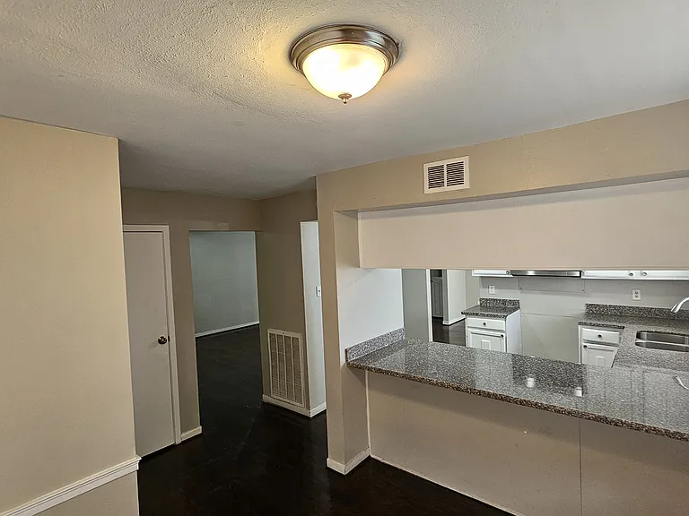 18015 Autumn Hills Dr — Photo 3