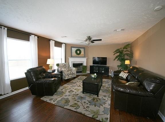 3rd image of 3420 Whitebud Ln