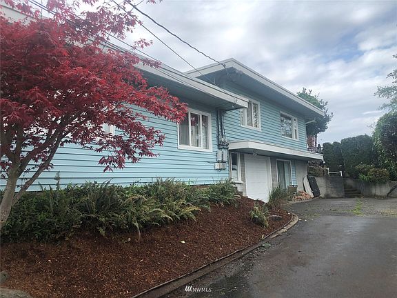 2nd image of 4946 -4948 La Hal Da Avenue NE