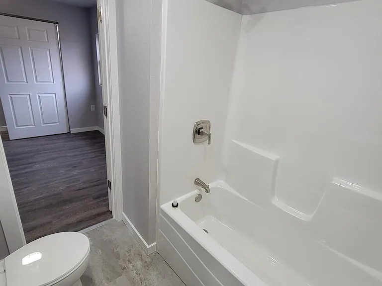 2417 E 13th St #3 — Photo 8