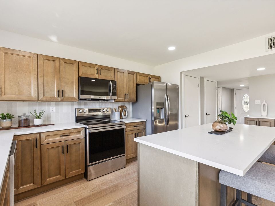 1st image of 1004 Longhorn Dr