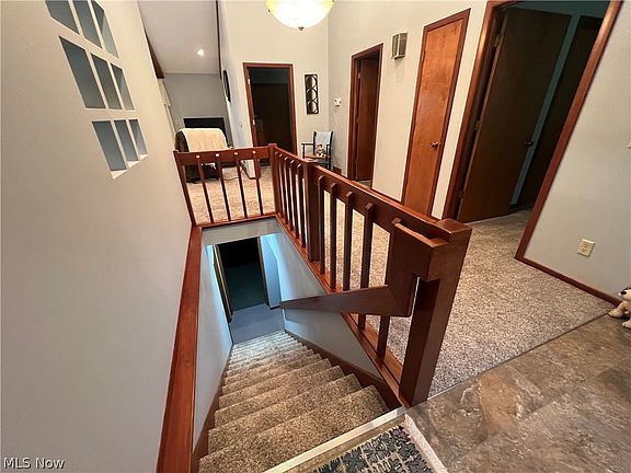 4th image of 1030 Darrell Dr NE