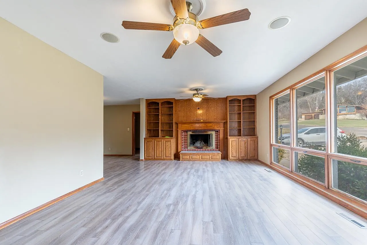 1421 Sunnyslope Lane — Photo 2