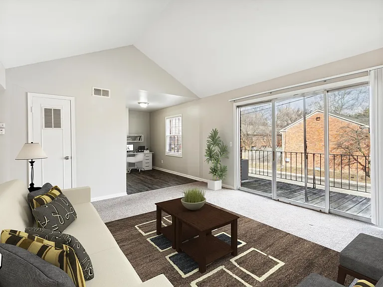 Jamestown Apartments & Townhomes — Photo 26
