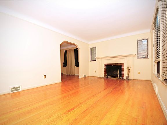 2nd image of 11157 Stockwell St