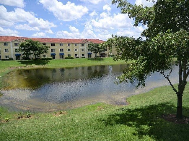 2nd image of 8298 Key Royal Ln APT 425