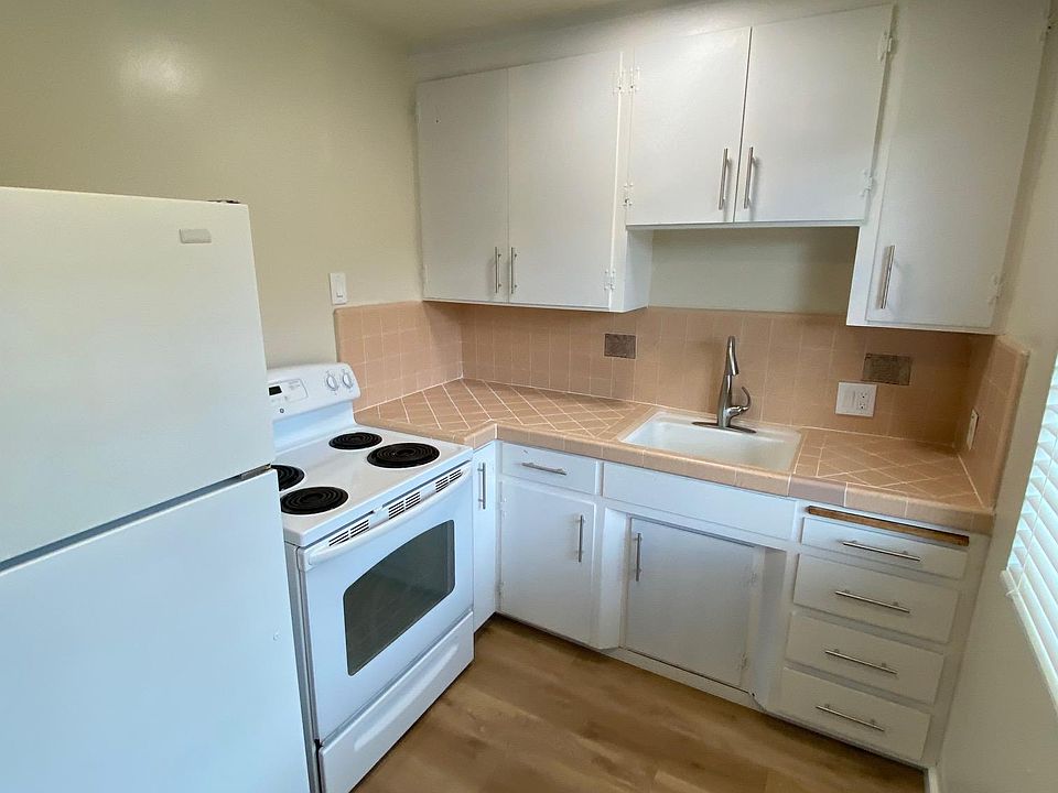 1st image of 681 Bellflower Ave #9