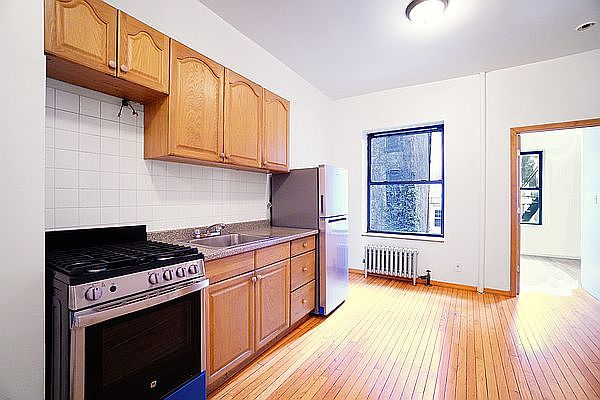 1st image of 94 E 7th St APT 3