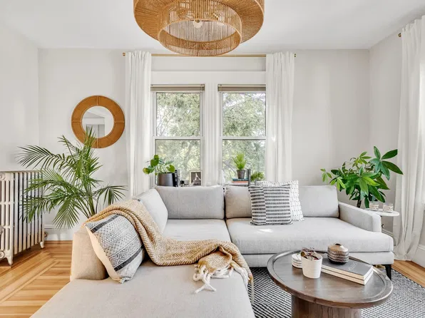 122-126 Harvey St #3, Cambridge, MA 02140