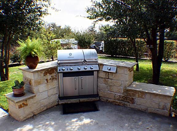 3rd image of 147 Meadow Park Dr