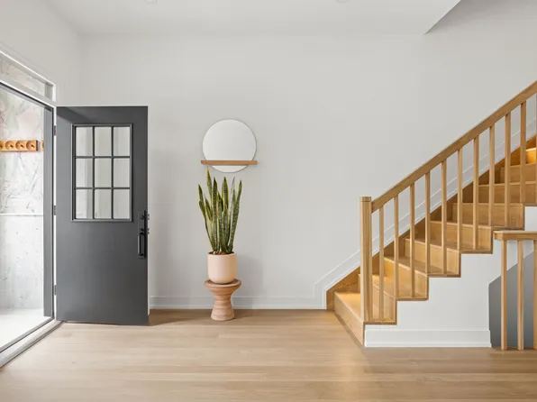 292 Gates Avenue image 3 of 23