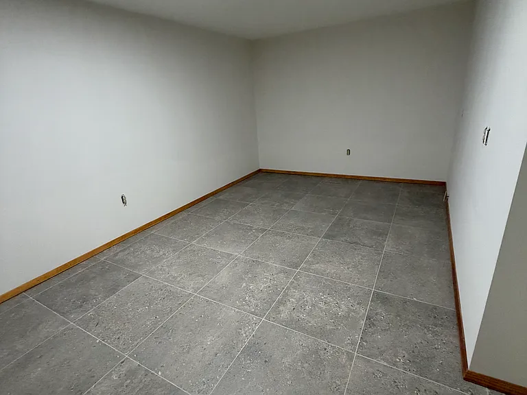 4870 Grenwich Trl N — Photo 8