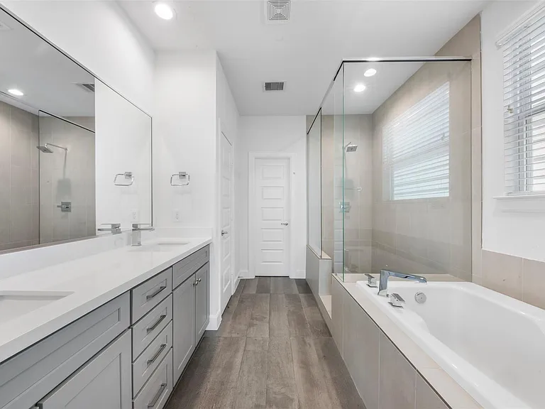 2737 Clinton Dr — Photo 15