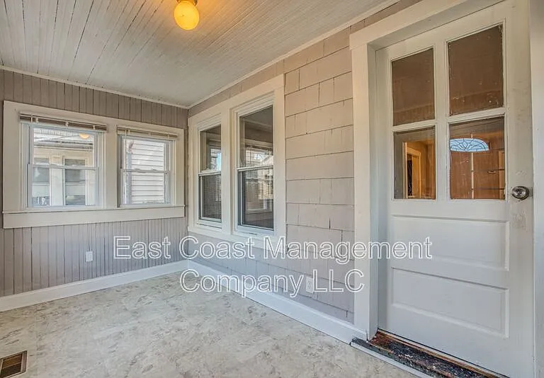 214 Center St — Photo 9