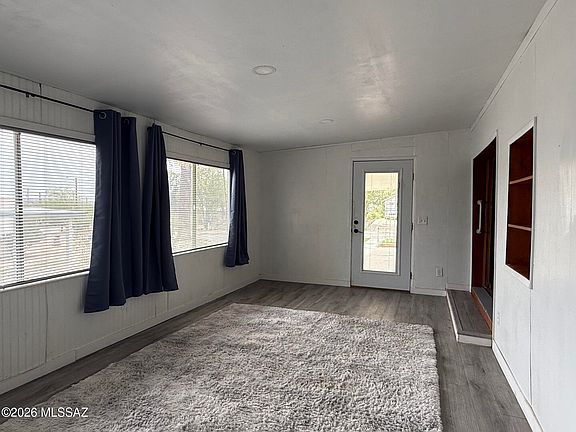 2nd image of 511 E Hillcrest Dr