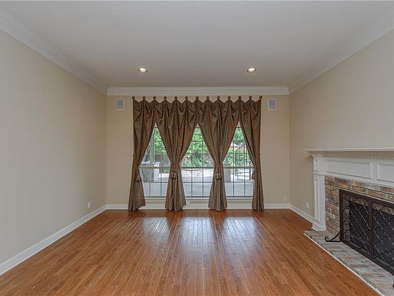 5th image of 2830 Miramar Dr