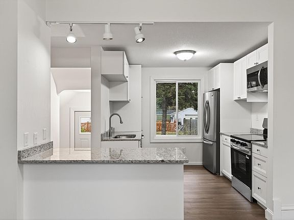 4th image of 4203 Lake Dr