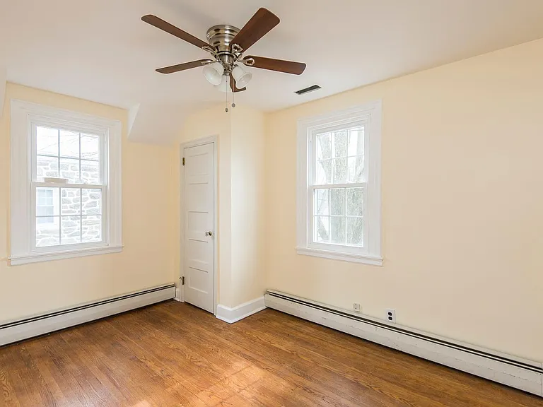 1478 Braddock Ln — Photo 10