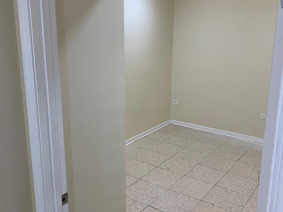 2nd image of 2644 W Adams St #B