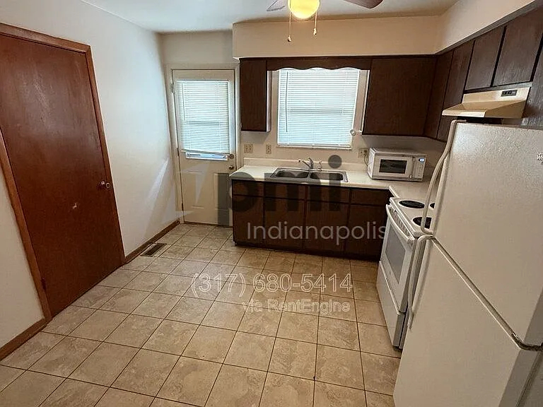 232 S Green St #A — Photo 6