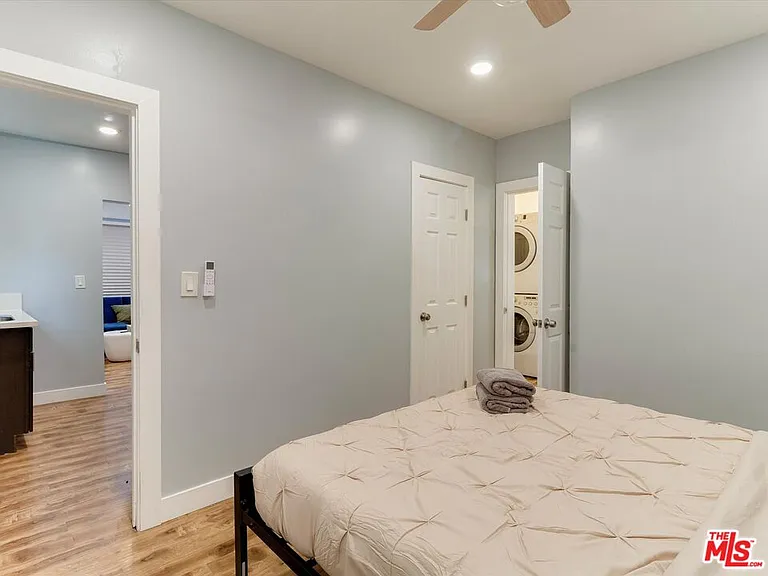 11472 Ventura Blvd #B — Photo 12
