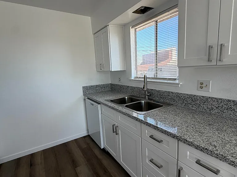 2514 E Andrews Ave — Photo 3