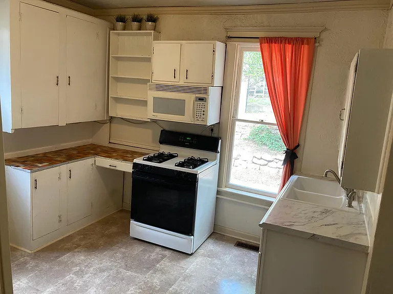 120 N Chestnut St — Photo 14