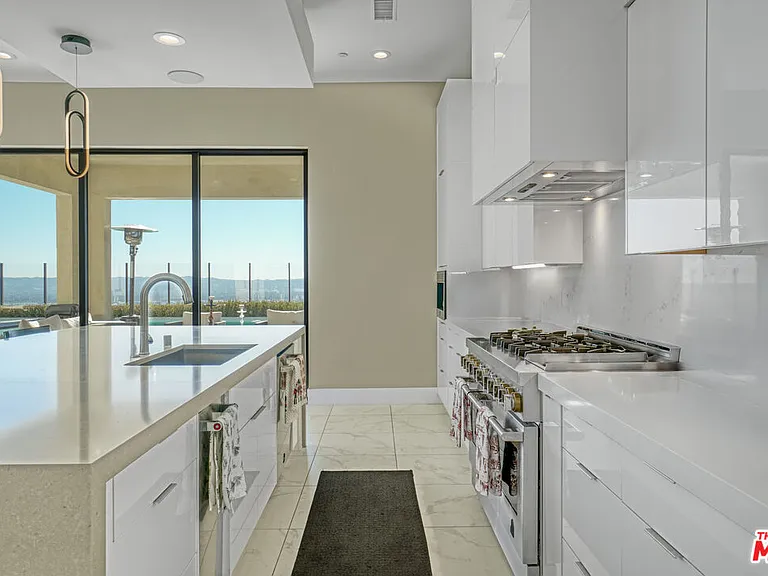 20306 W Willoughby Ln — Photo 16
