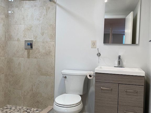 2nd image of 1630 Kennellworth Pl #1