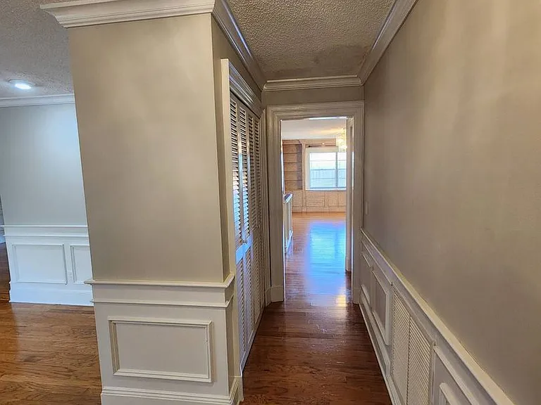549 Burlington Ave NE — Photo 5
