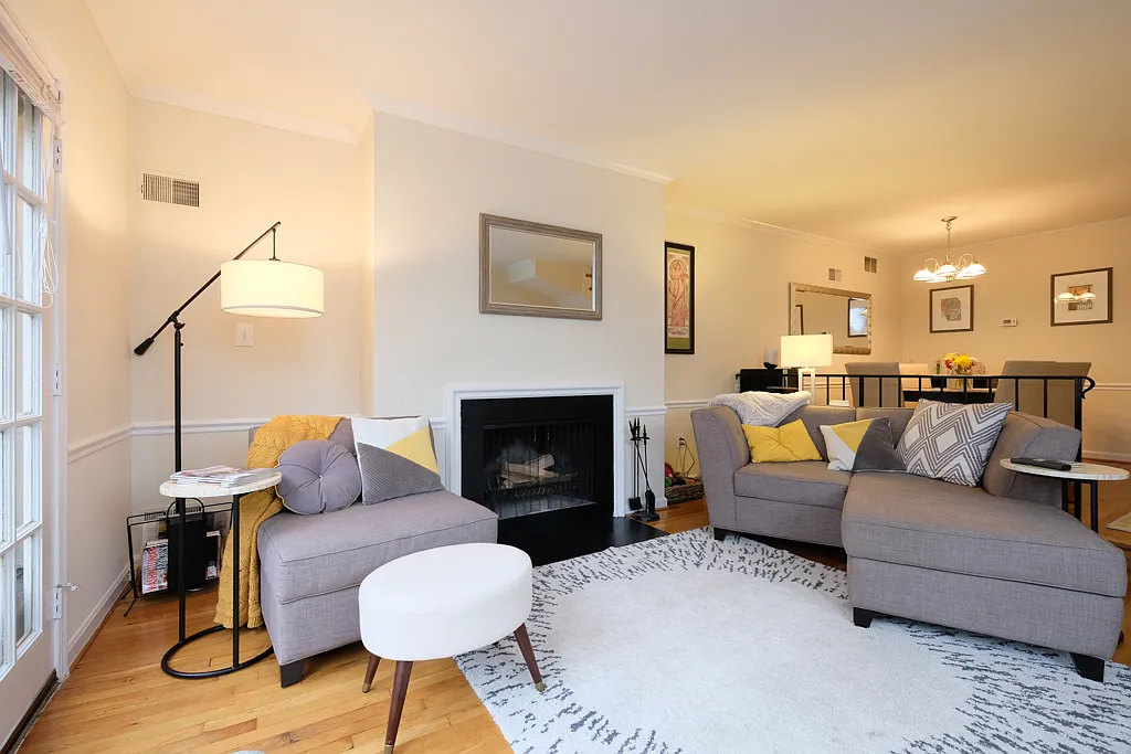 2 bed, 1.5 bath, $3,094 — Photo 2