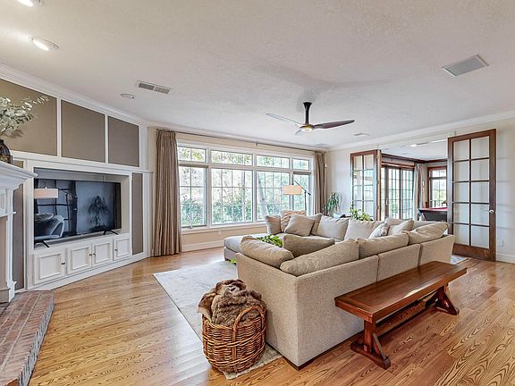 4th image of 11817 Baccarat Ln NE