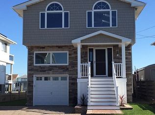 48 W Harrison Ave, Babylon, NY 11702