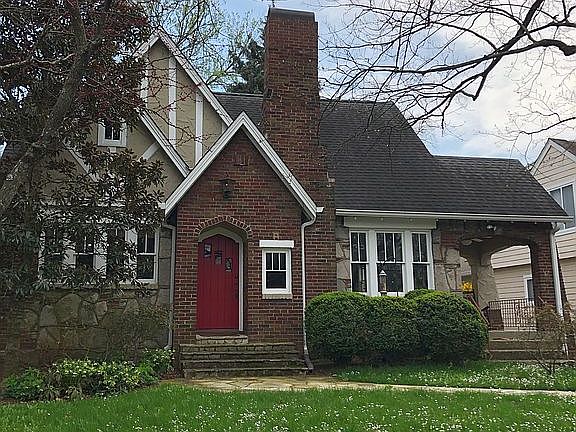 2nd image of 2613 Woodlawn Dr