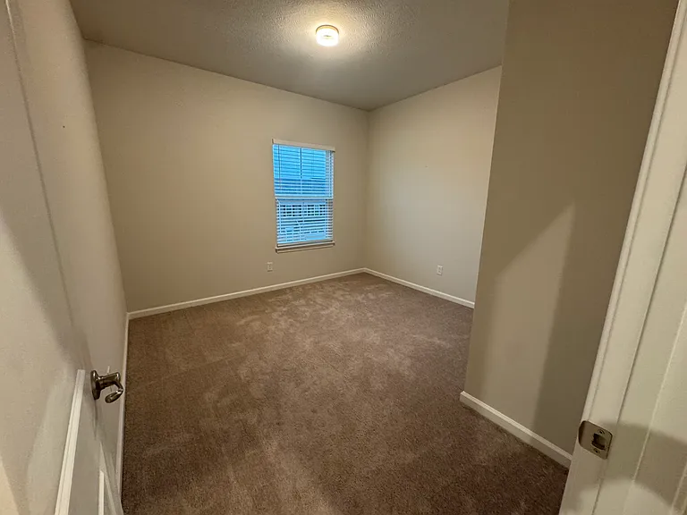 205 Cranesbill Dr — Photo 5