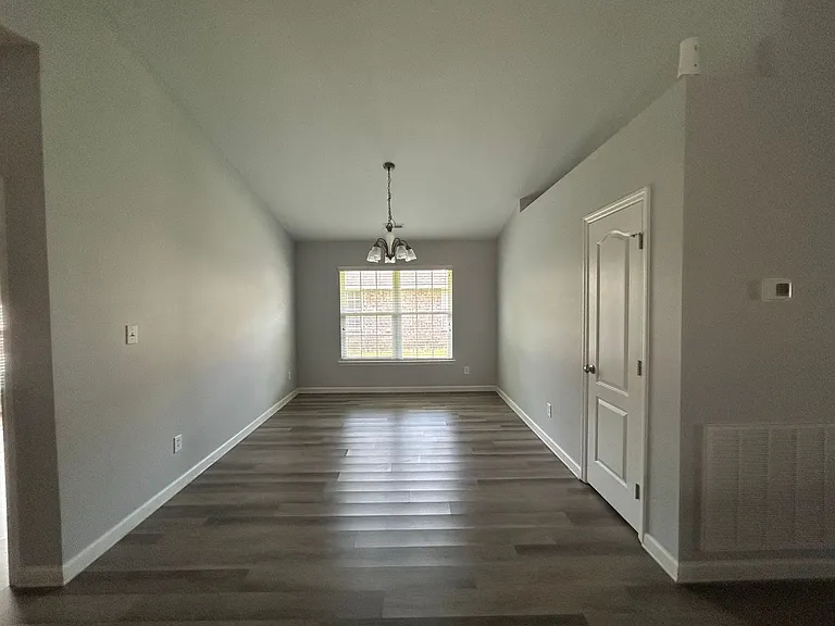 114 Amsterdam Pl — Photo 9