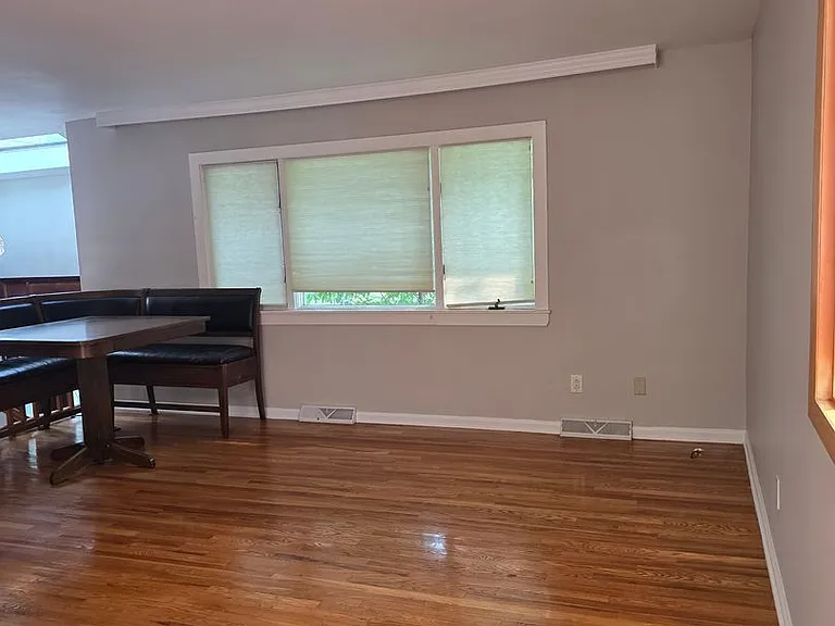 812 Leeds Ln — Photo 12