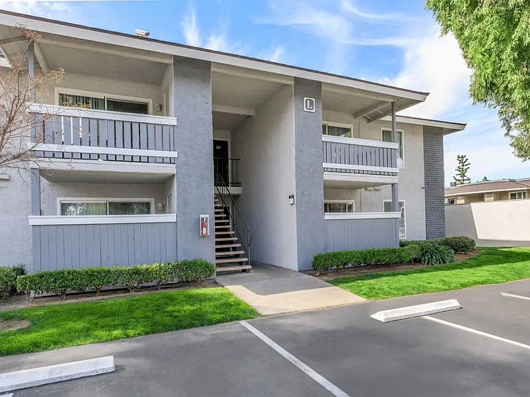 The Newport Apartments — Photo 13