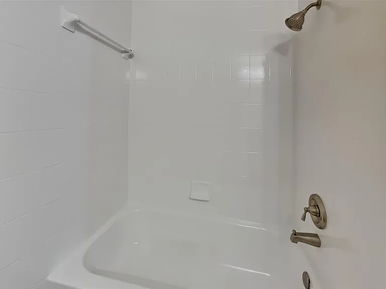 2102 Turtle Creek Dr — Photo 16