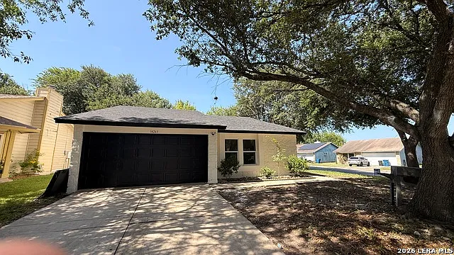 3 bed, 2.0 bath, 1416 sqft, $2,000 — Photo 2