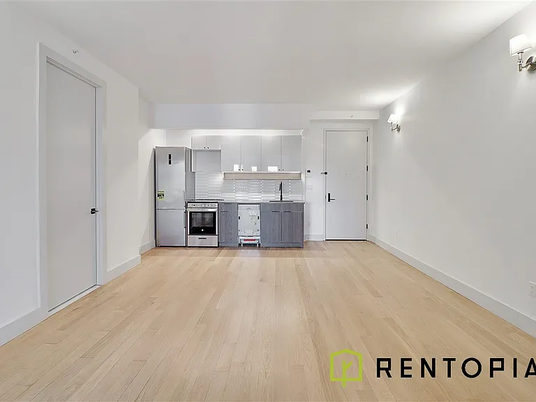 1884 Broadway #517 — Photo 2