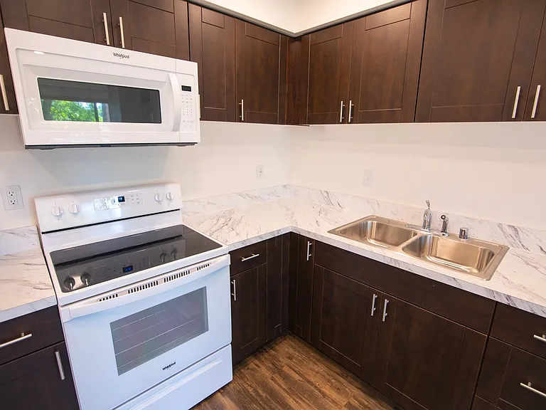 Villa Monterey Apartments — Photo 27
