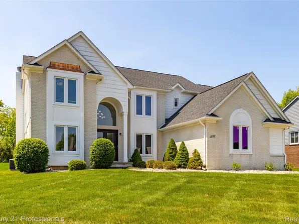 4136 Oakland Ridge Dr, Lake Orion, MI 48359