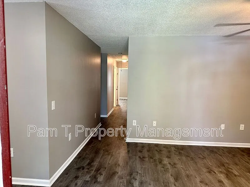 3 bed, 2.0 bath, 1048 sqft, $1,835 — Photo 4