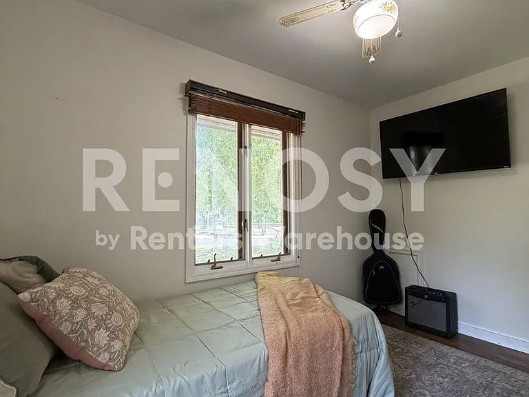 52 West Rd — Photo 10